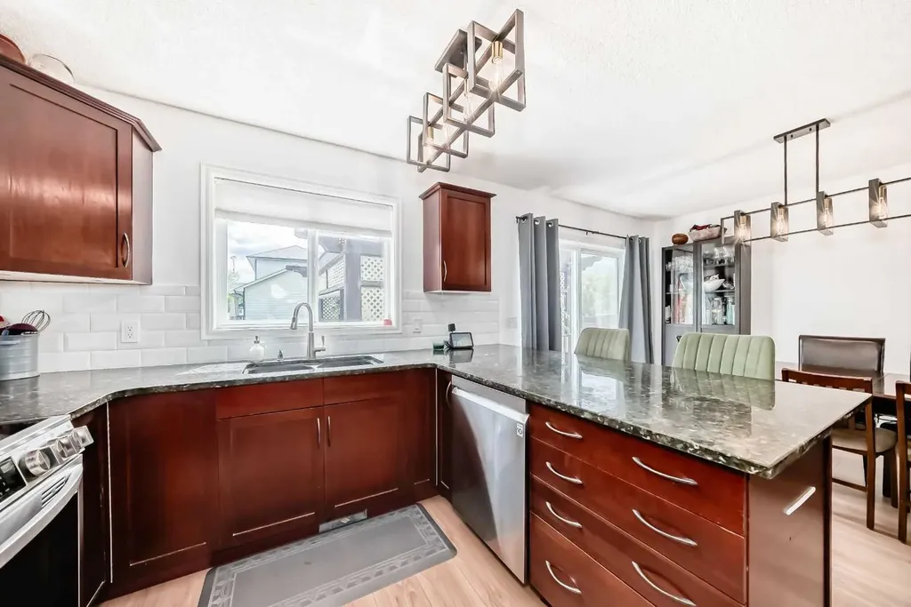 21 Mckinnon Street NW Langdon AB T0J 1X2