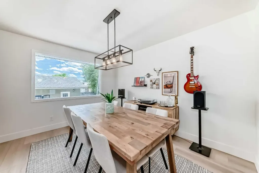 170 Lake Sylvan Close SE Calgary AB T2J 3E6
