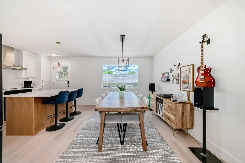 170 Lake Sylvan Close SE Calgary AB T2J 3E6