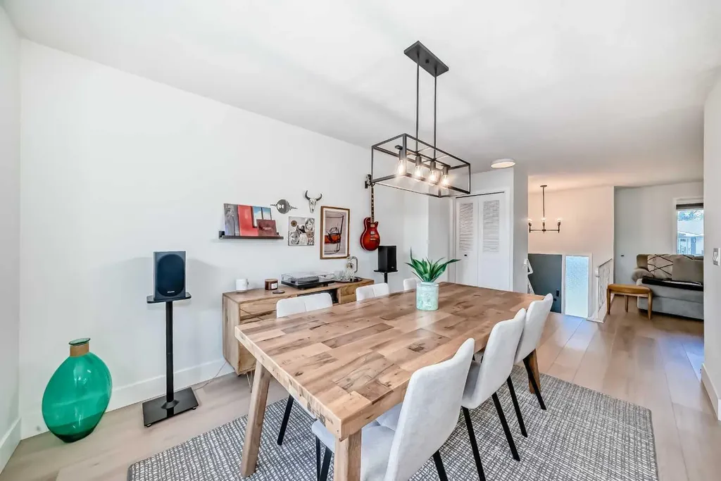 170 Lake Sylvan Close SE Calgary AB T2J 3E6