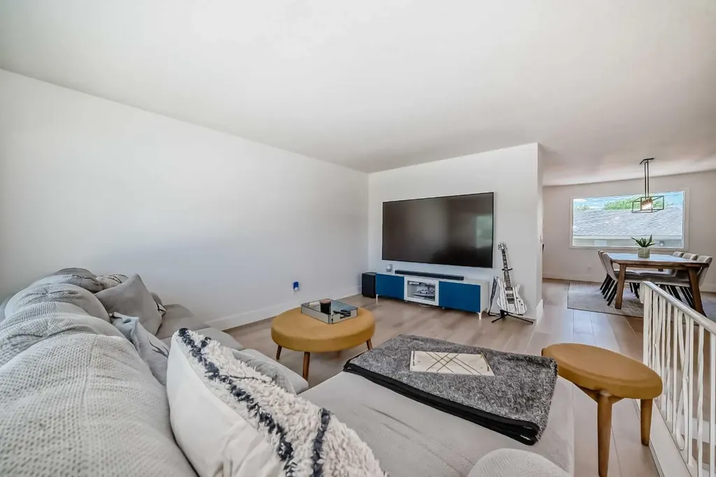 170 Lake Sylvan Close SE Calgary AB T2J 3E6