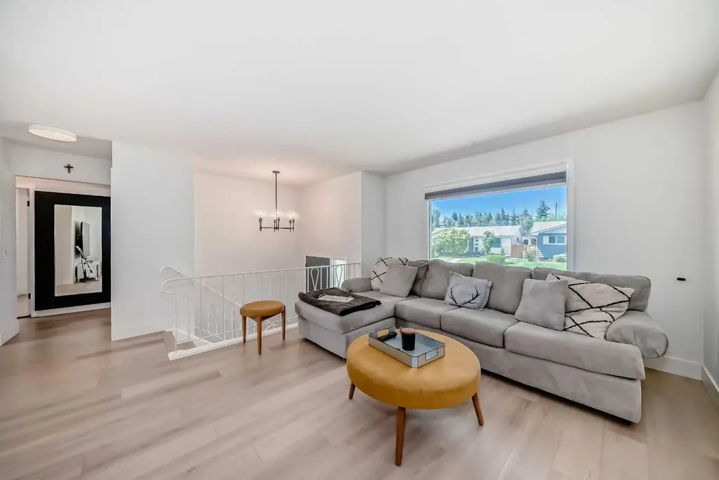 170 Lake Sylvan Close SE Calgary AB T2J 3E6