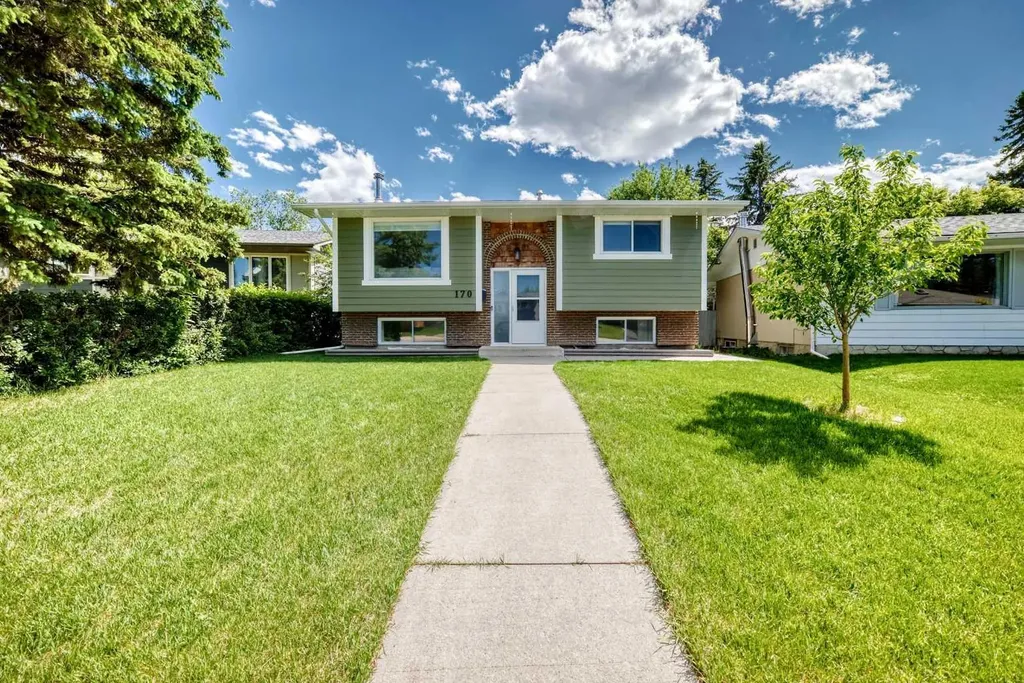 170 Lake Sylvan Close SE Calgary AB T2J 3E6