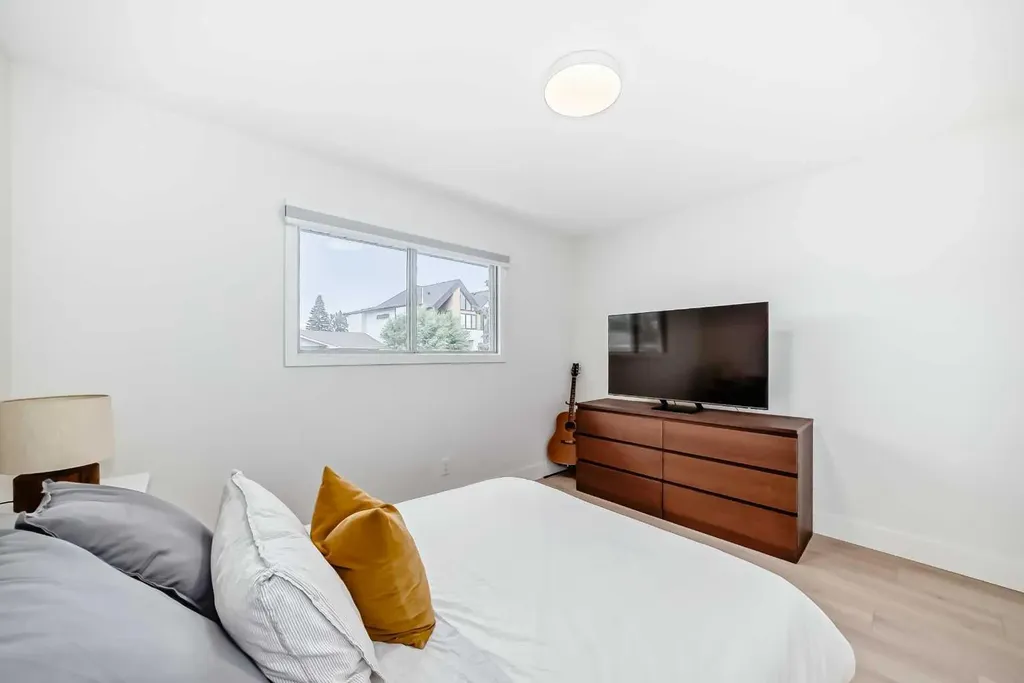 170 Lake Sylvan Close SE Calgary AB T2J 3E6