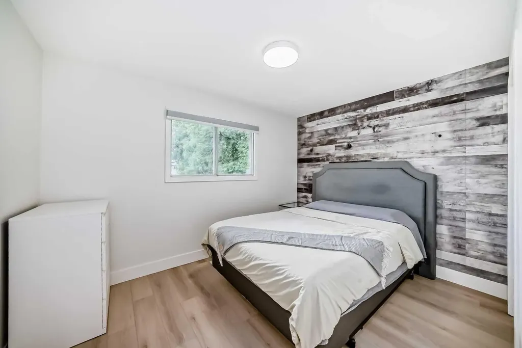 170 Lake Sylvan Close SE Calgary AB T2J 3E6