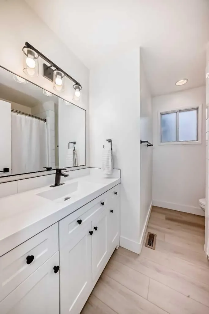 170 Lake Sylvan Close SE Calgary AB T2J 3E6