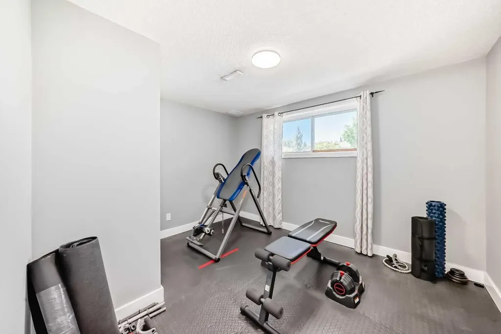 170 Lake Sylvan Close SE Calgary AB T2J 3E6