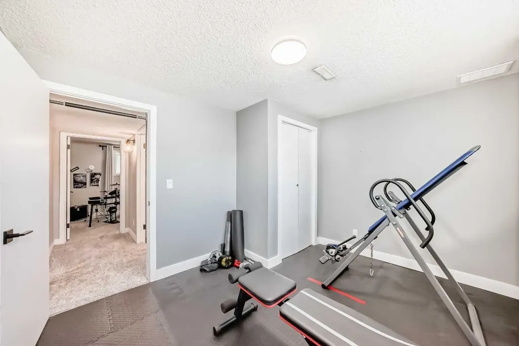 170 Lake Sylvan Close SE Calgary AB T2J 3E6