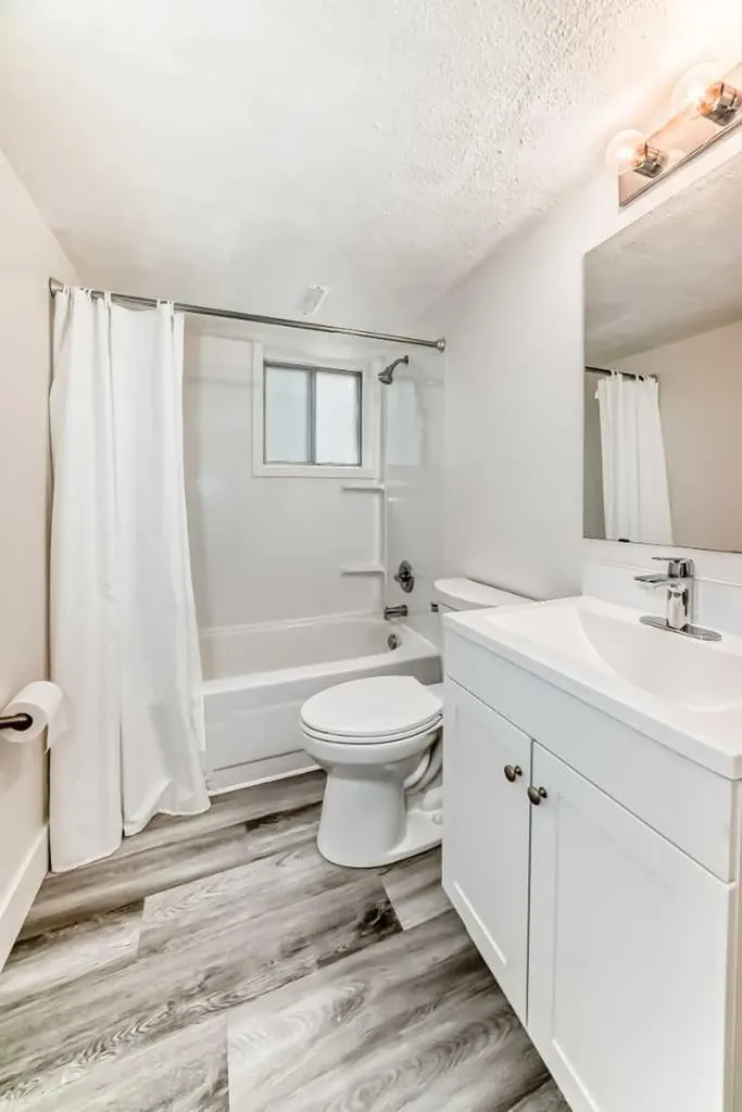170 Lake Sylvan Close SE Calgary AB T2J 3E6