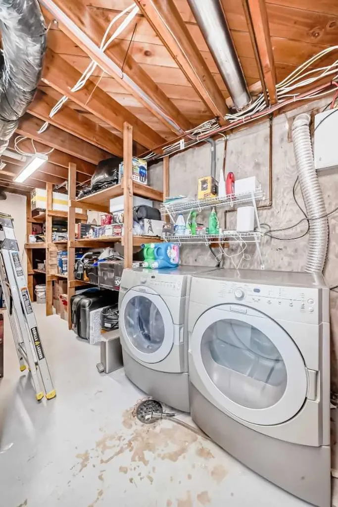 170 Lake Sylvan Close SE Calgary AB T2J 3E6