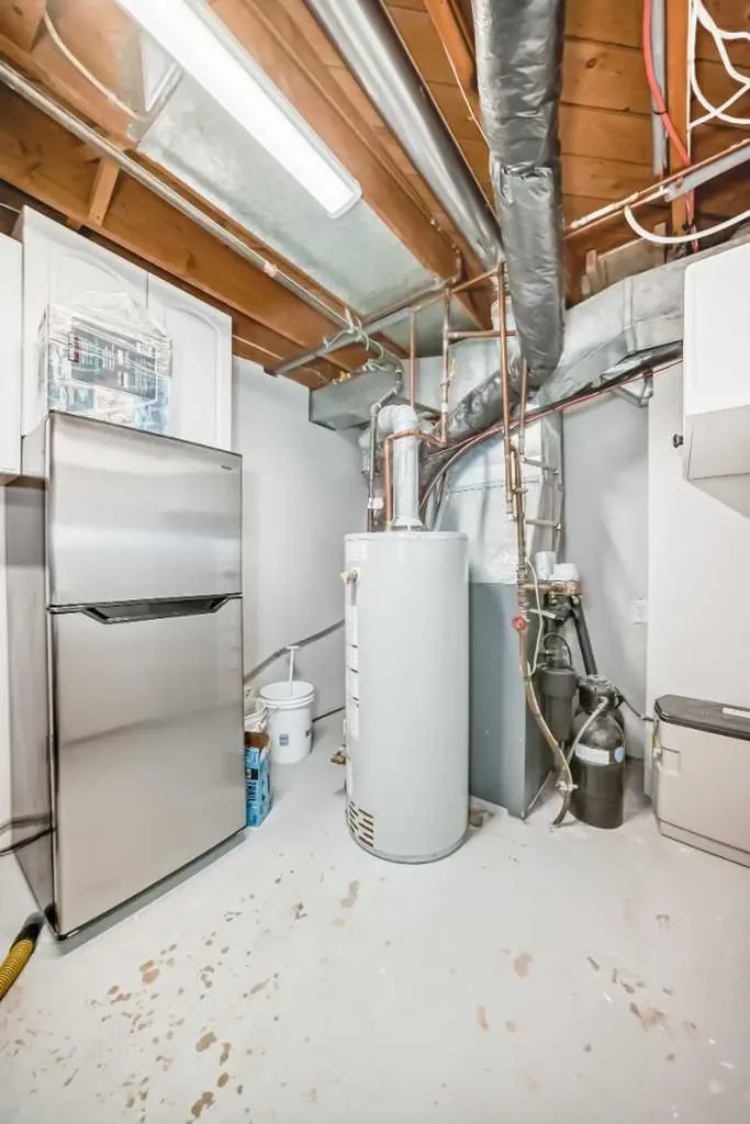 170 Lake Sylvan Close SE Calgary AB T2J 3E6