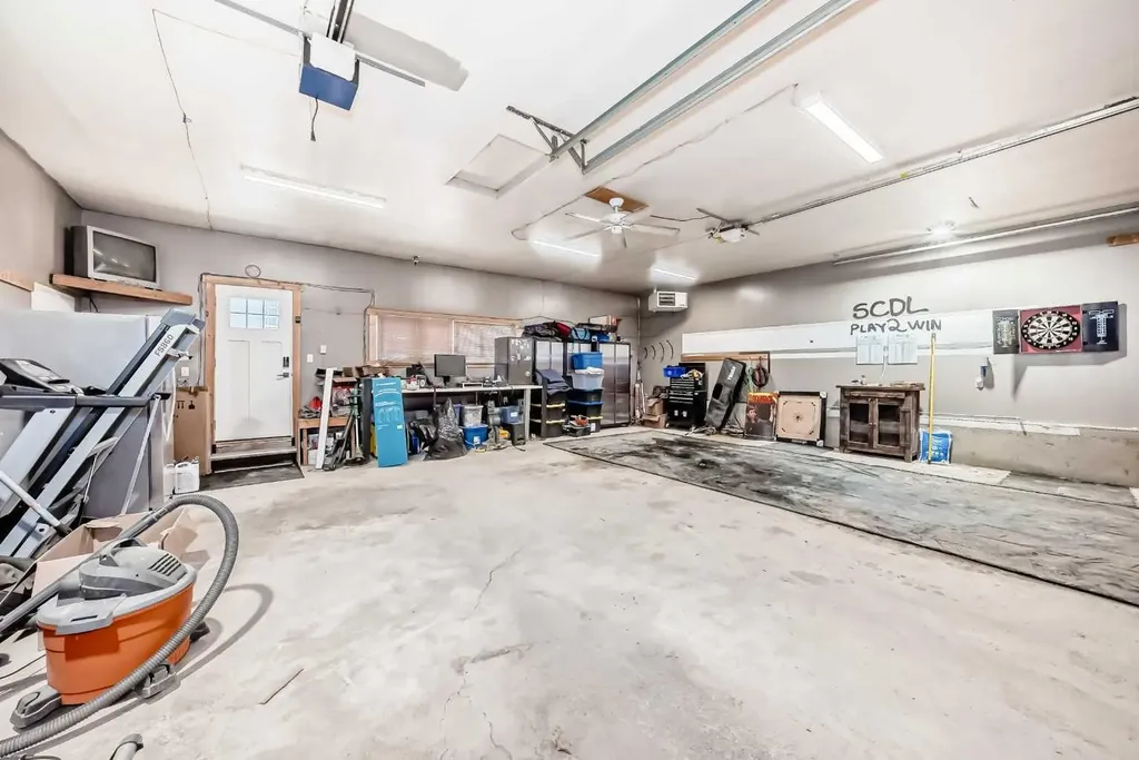 170 Lake Sylvan Close SE Calgary AB T2J 3E6