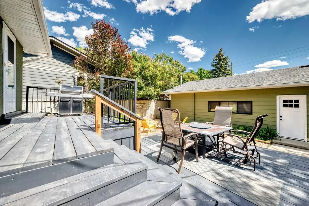 170 Lake Sylvan Close SE Calgary AB T2J 3E6
