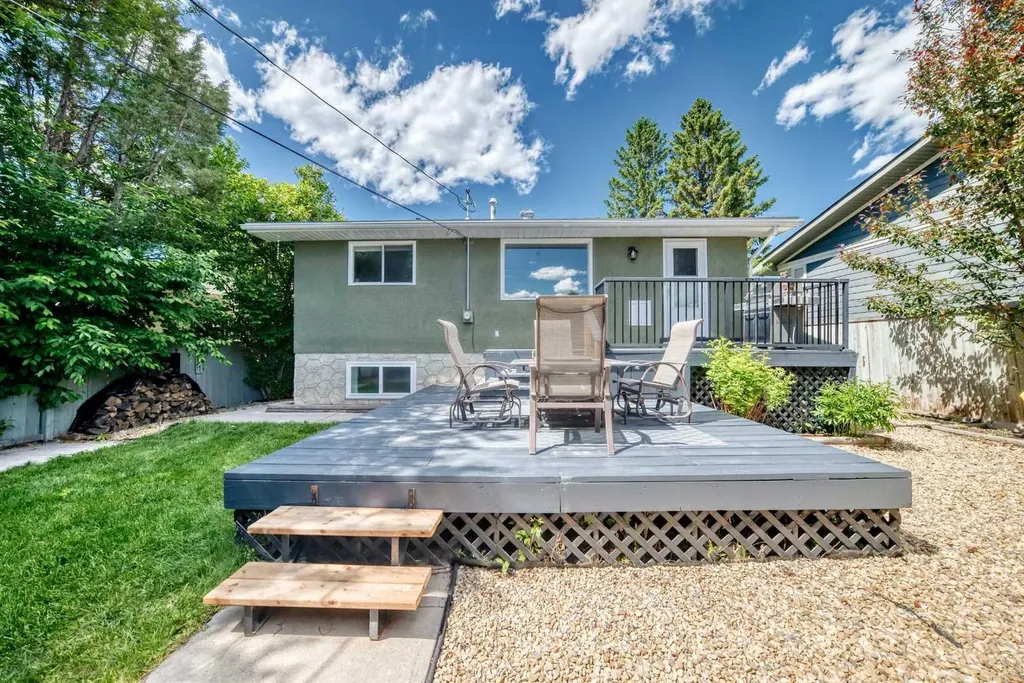 170 Lake Sylvan Close SE Calgary AB T2J 3E6