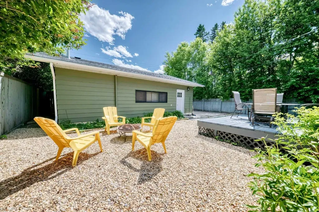 170 Lake Sylvan Close SE Calgary AB T2J 3E6