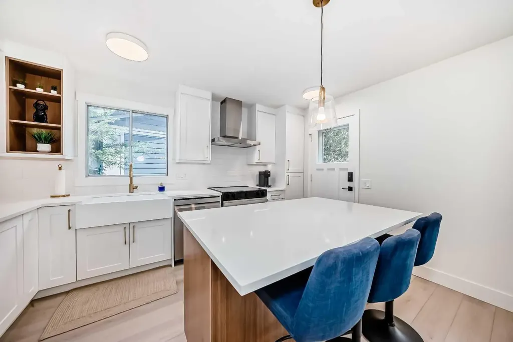 170 Lake Sylvan Close SE Calgary AB T2J 3E6
