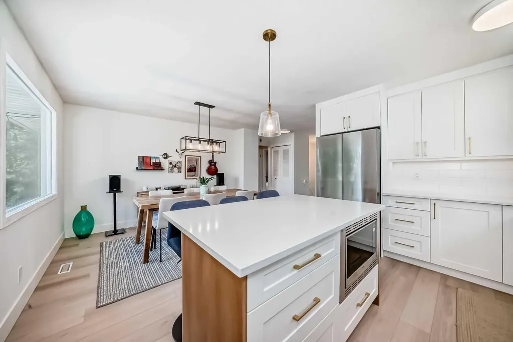 170 Lake Sylvan Close SE Calgary AB T2J 3E6