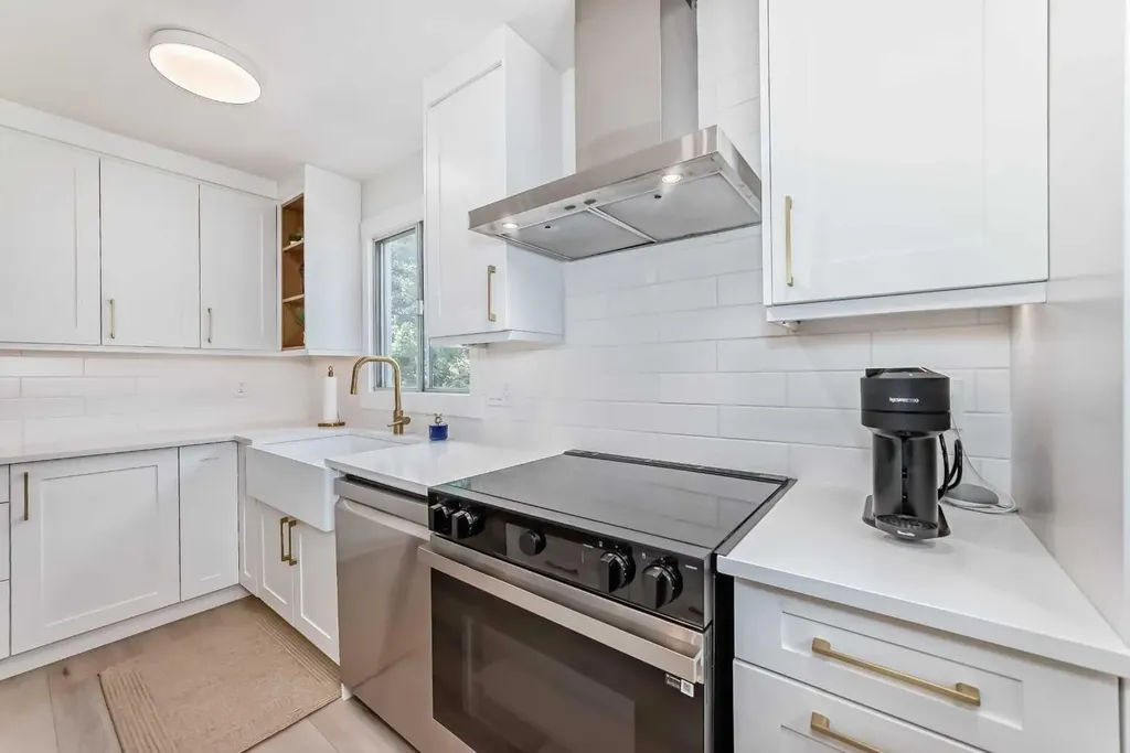 170 Lake Sylvan Close SE Calgary AB T2J 3E6