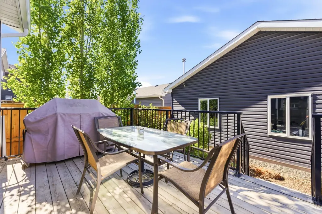 62 Fireside Circle Cochrane AB T4C0Z5