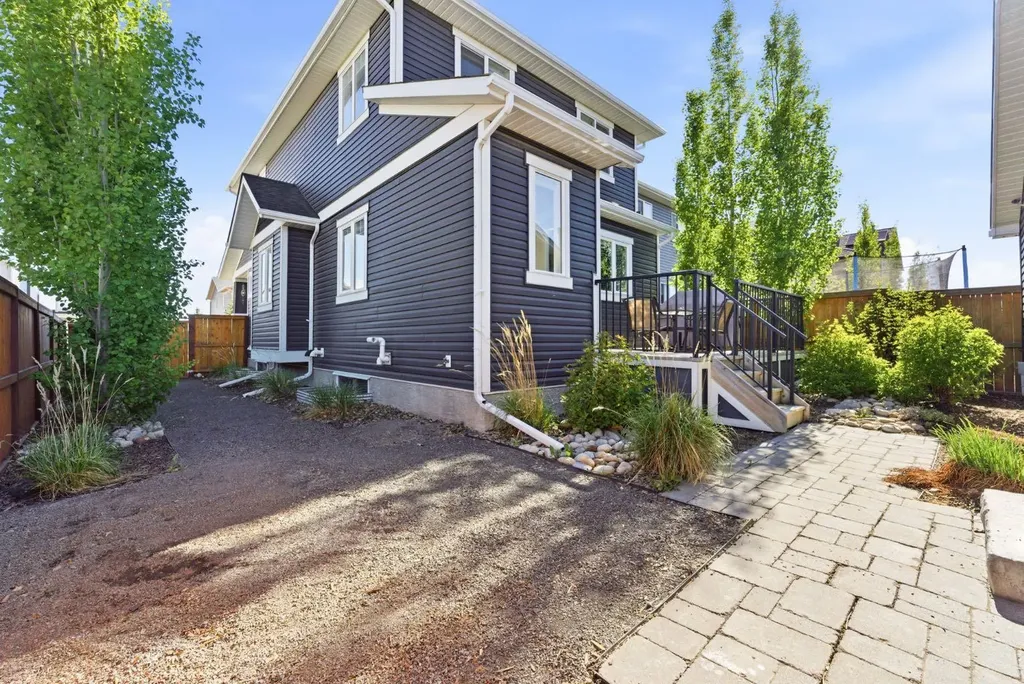 62 Fireside Circle Cochrane AB T4C0Z5