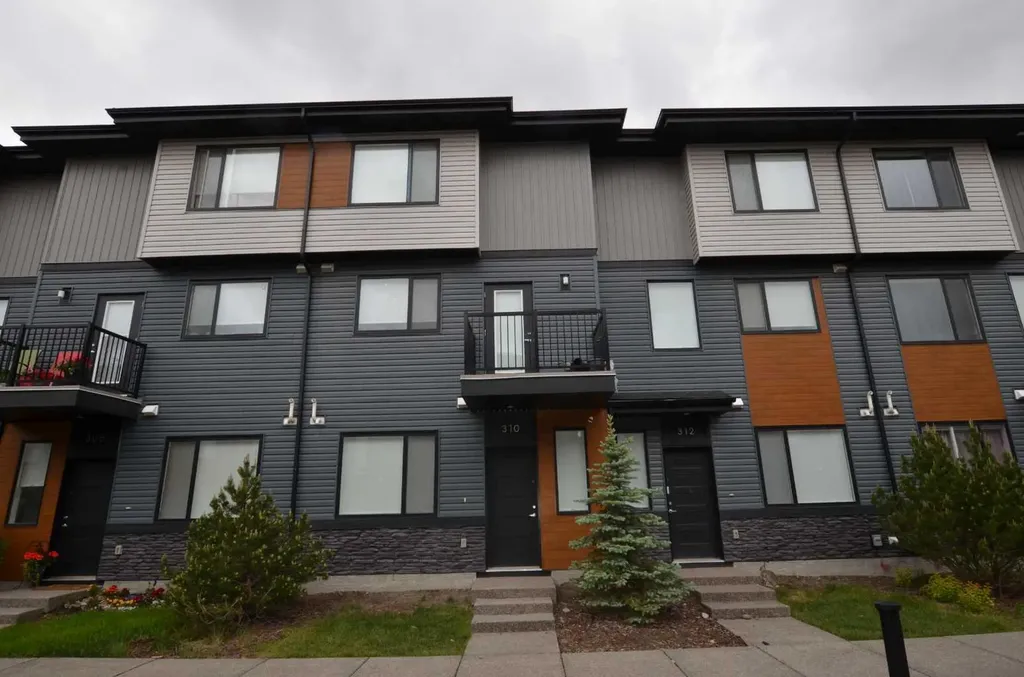 310 Corner Glen Circle NE Calgary AB T3N 2E1