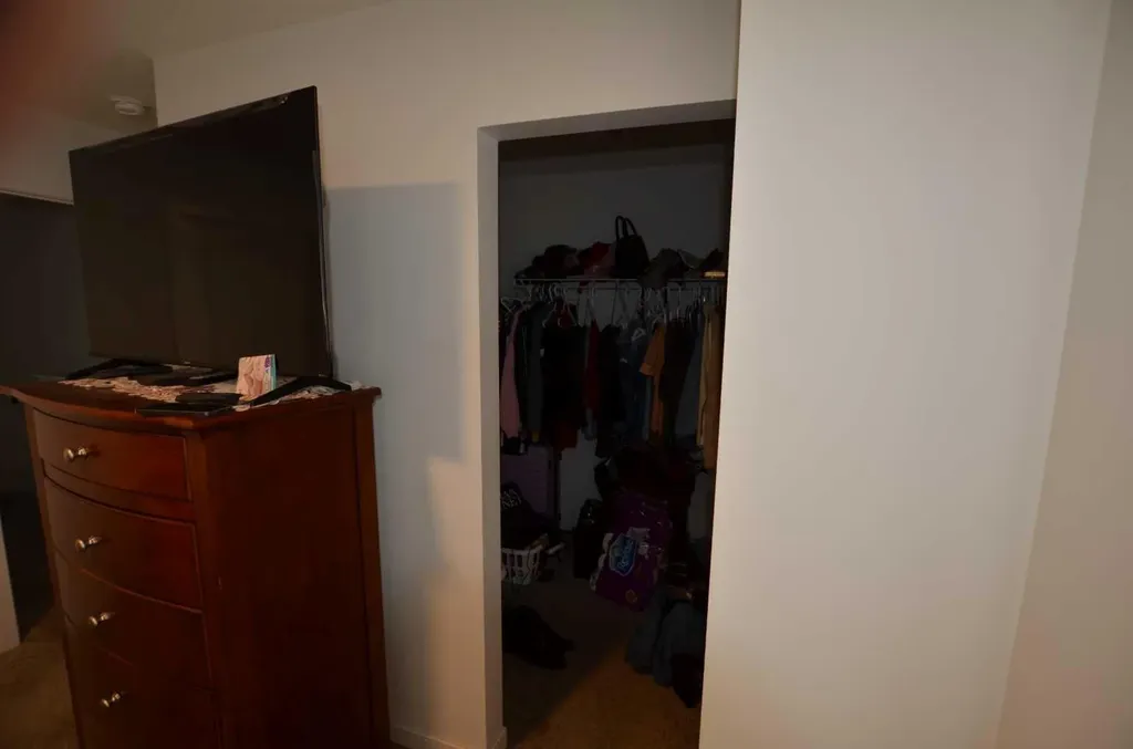 310 Corner Glen Circle NE Calgary AB T3N 2E1