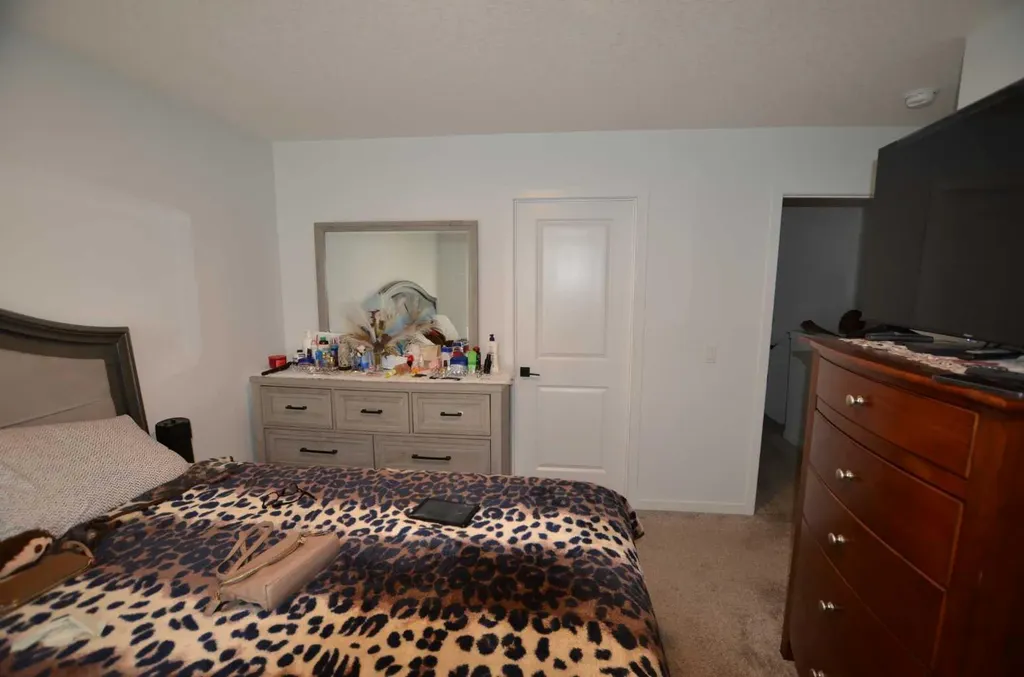 310 Corner Glen Circle NE Calgary AB T3N 2E1