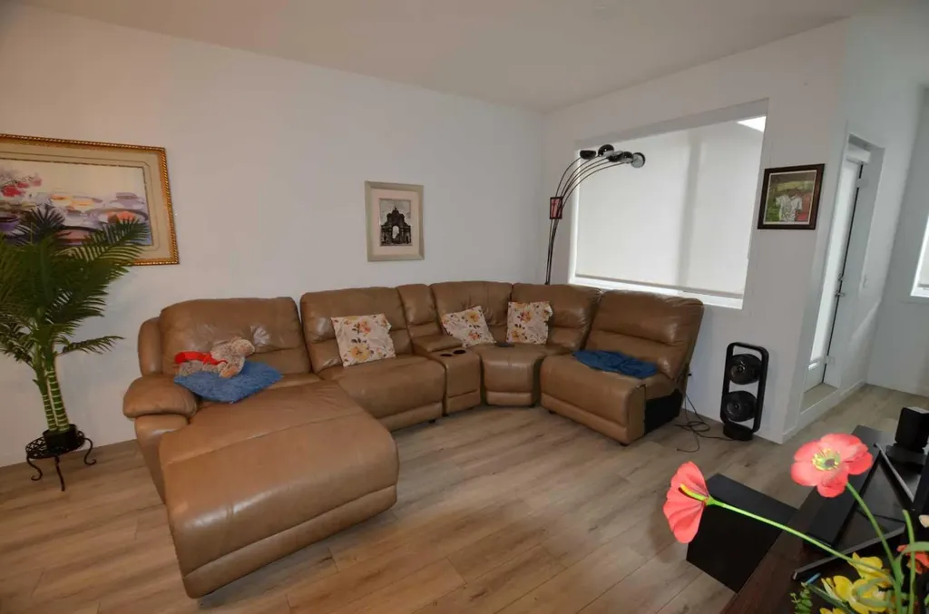 310 Corner Glen Circle NE Calgary AB T3N 2E1