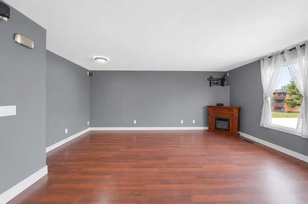 15 Mclean Street Red Deer AB T4R 1T6