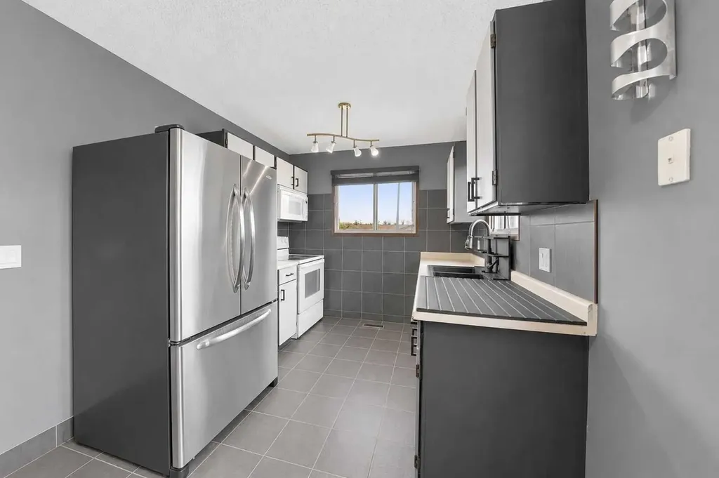 15 Mclean Street Red Deer AB T4R 1T6