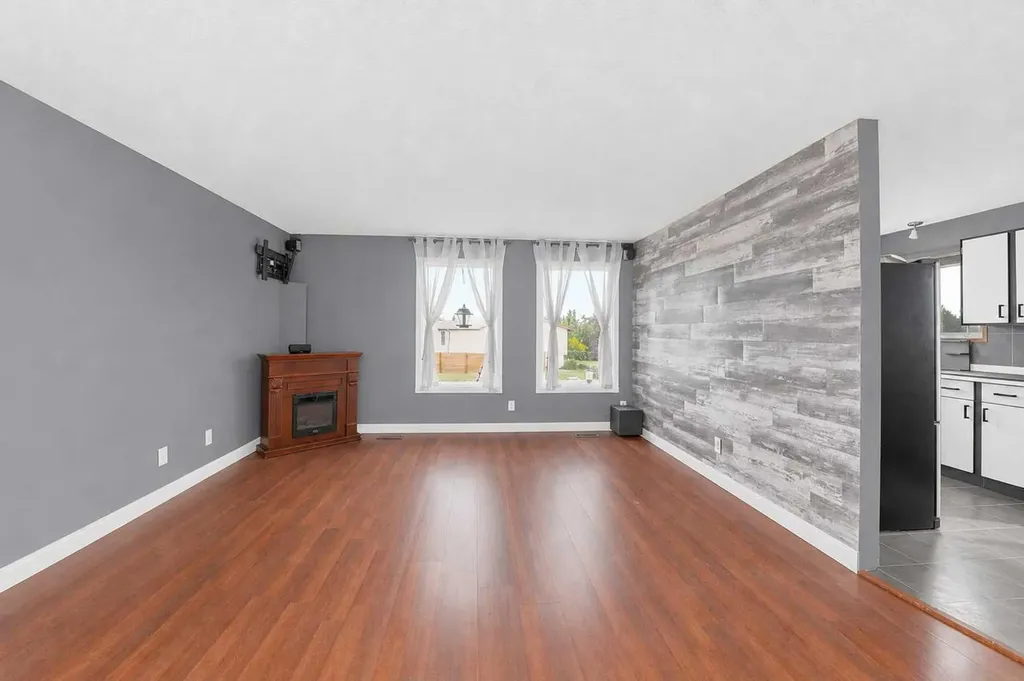 15 Mclean Street Red Deer AB T4R 1T6