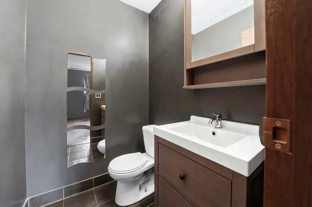 15 Mclean Street Red Deer AB T4R 1T6