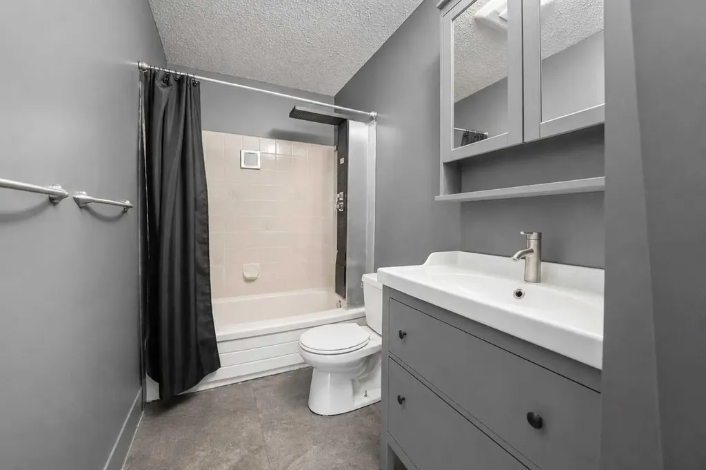 15 Mclean Street Red Deer AB T4R 1T6