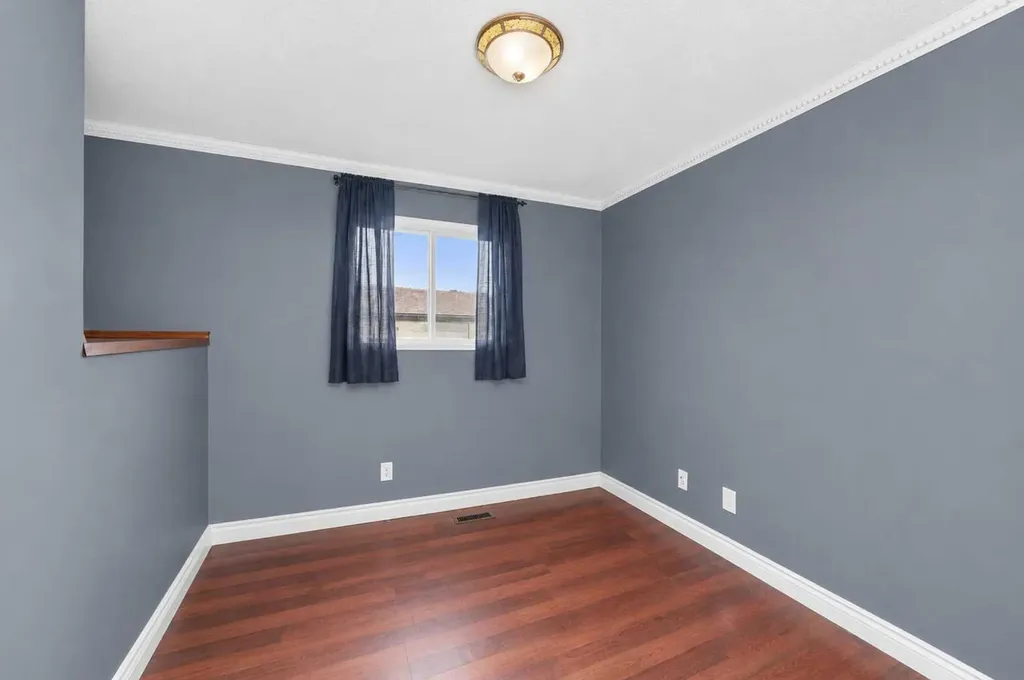 15 Mclean Street Red Deer AB T4R 1T6