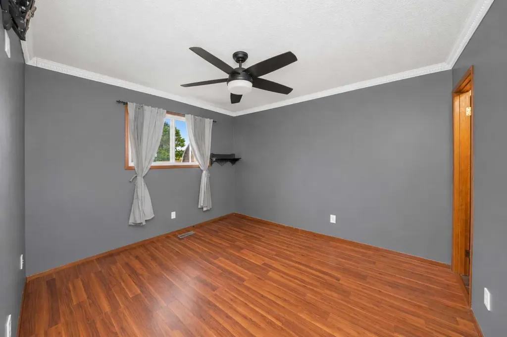 15 Mclean Street Red Deer AB T4R 1T6