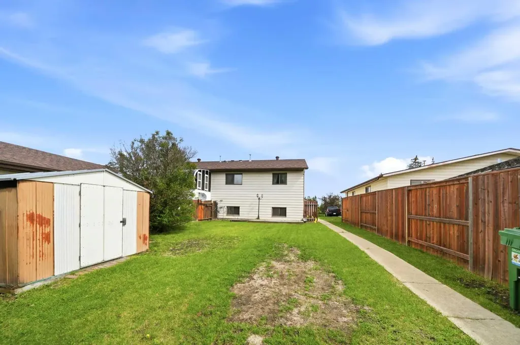 15 Mclean Street Red Deer AB T4R 1T6
