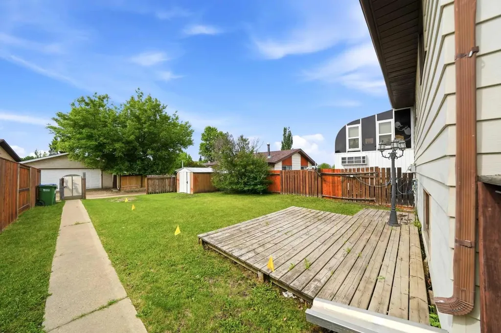 15 Mclean Street Red Deer AB T4R 1T6