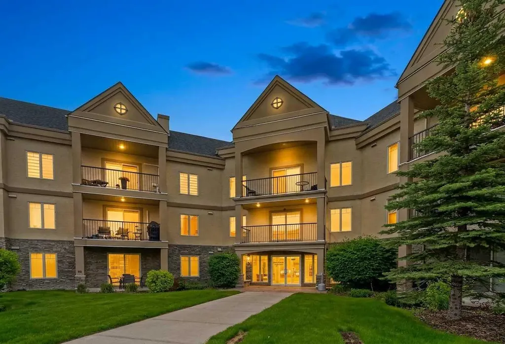 30 Cranfield Link SW Calgary AB T3M 0C4