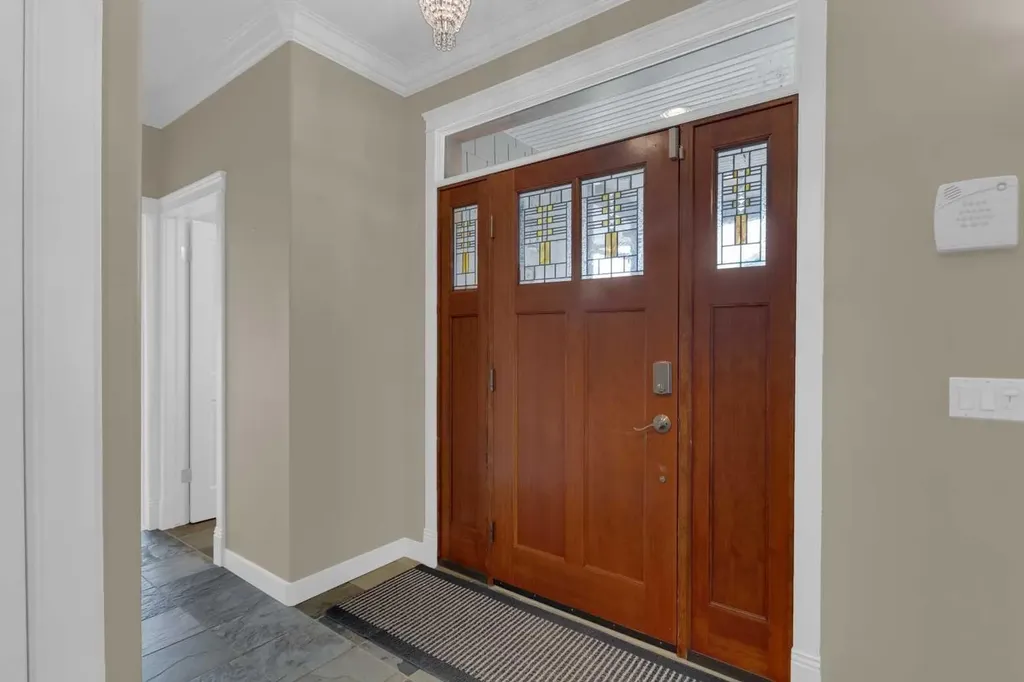 8 Bridle Estates Manor SW Calgary AB T2Y 4H4