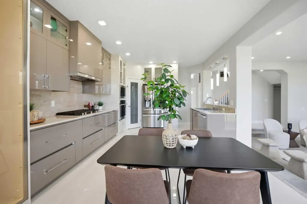 1433 Strathcona Drive SW Calgary AB T3H 4M2
