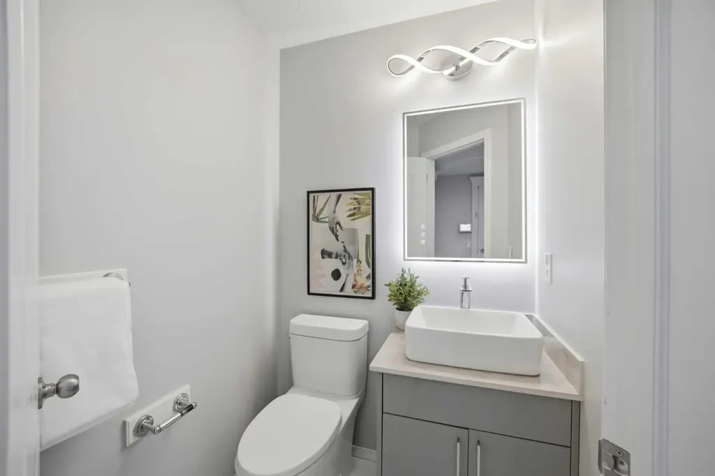 1433 Strathcona Drive SW Calgary AB T3H 4M2