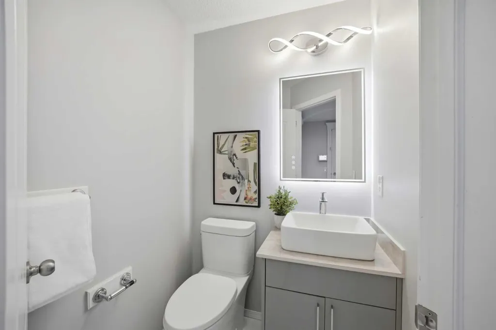 1433 Strathcona Drive SW Calgary AB T3H 4M2