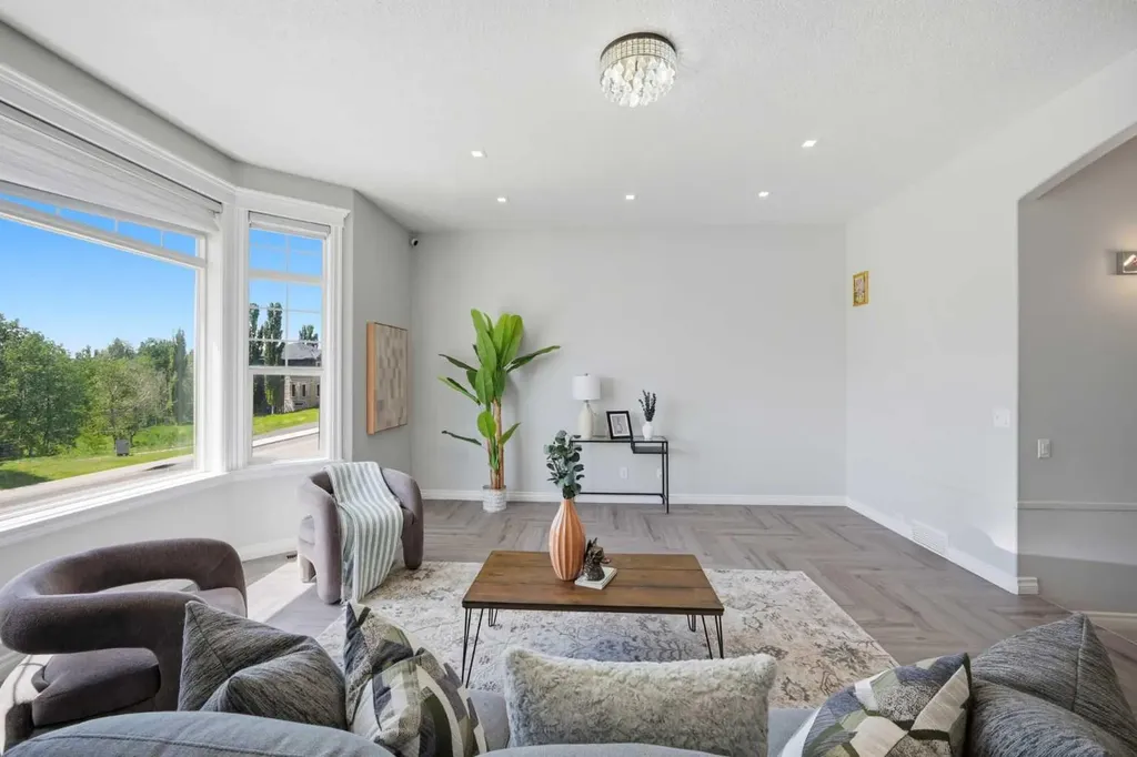 1433 Strathcona Drive SW Calgary AB T3H 4M2