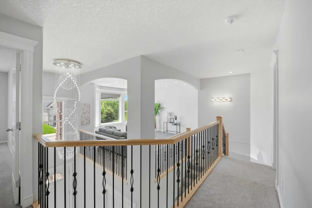 1433 Strathcona Drive SW Calgary AB T3H 4M2