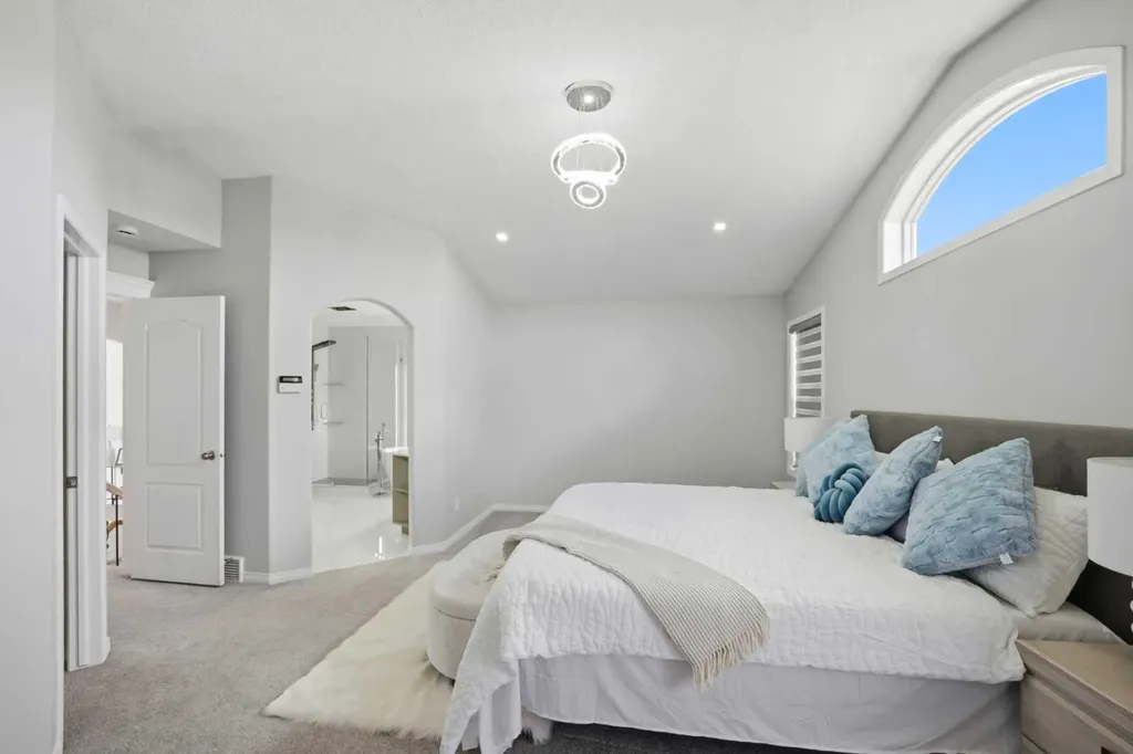 1433 Strathcona Drive SW Calgary AB T3H 4M2