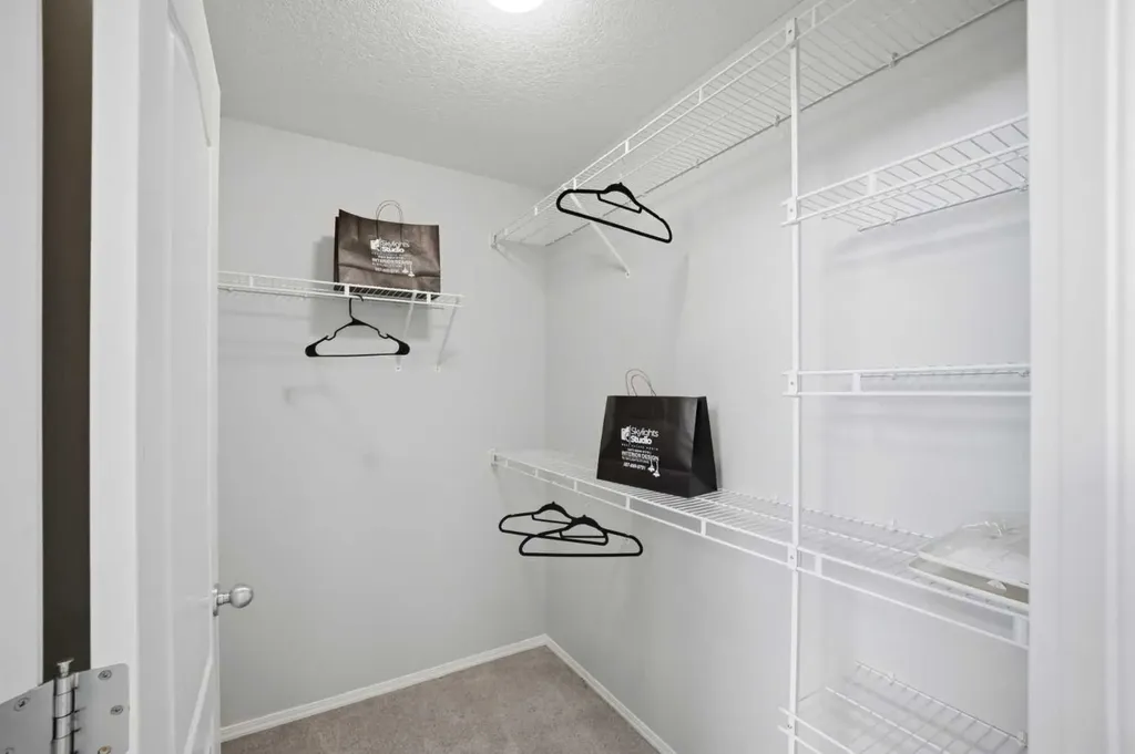 1433 Strathcona Drive SW Calgary AB T3H 4M2