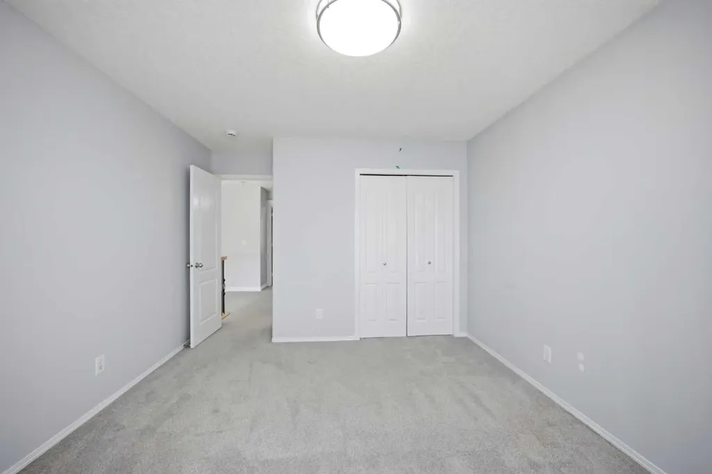 1433 Strathcona Drive SW Calgary AB T3H 4M2