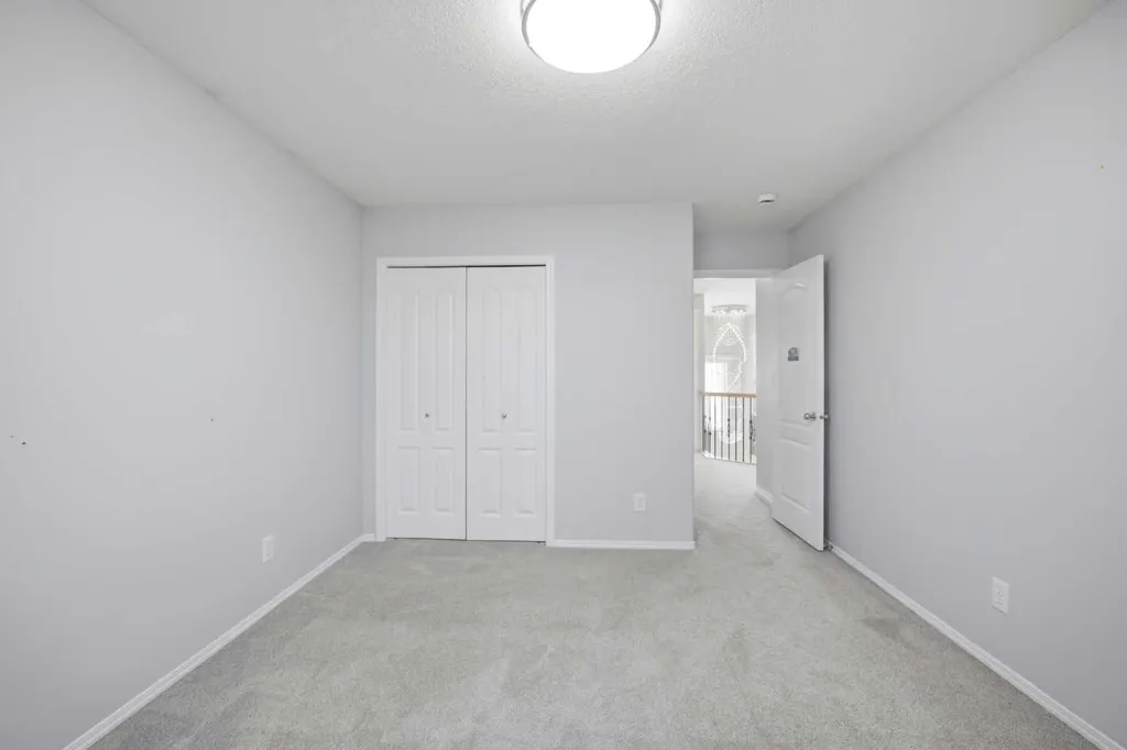 1433 Strathcona Drive SW Calgary AB T3H 4M2