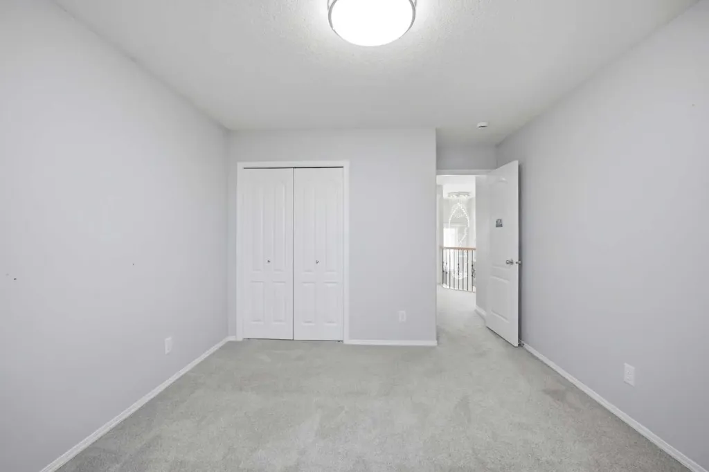 1433 Strathcona Drive SW Calgary AB T3H 4M2