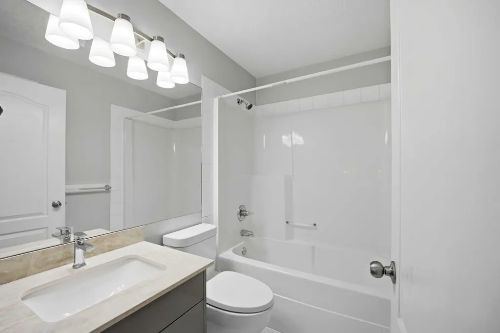 1433 Strathcona Drive SW Calgary AB T3H 4M2
